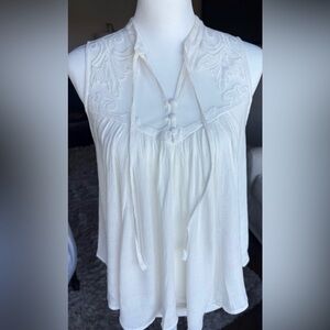 Free People XS Flowy White Sleeveless V-Neck Top With Lace Floral Detail